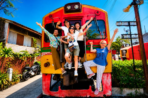 Bangkok: Floating Market, Maeklong Train Market & Dragon Temple - Image 2