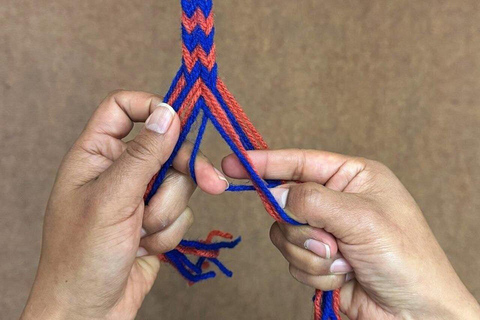 Learn about fabrics and looms in the city of La Paz Learn about fabrics and looms in La Paz