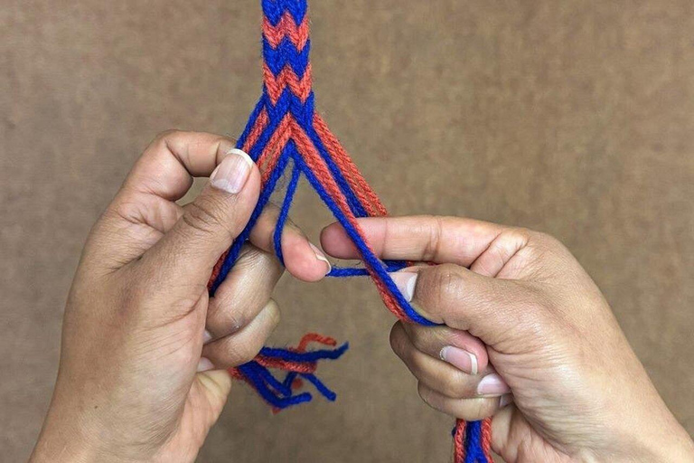 Learn about fabrics and looms in the city of La Paz Learn about fabrics and looms in La Paz