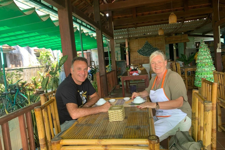 Hoi An: Vegetarisk matlagningskurs &amp; marknadstur &amp; båttur med korg