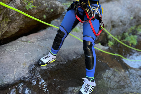 Madère : Canyoning Débutant - Niveau 1Madère : aventure de canyoning pour débutants