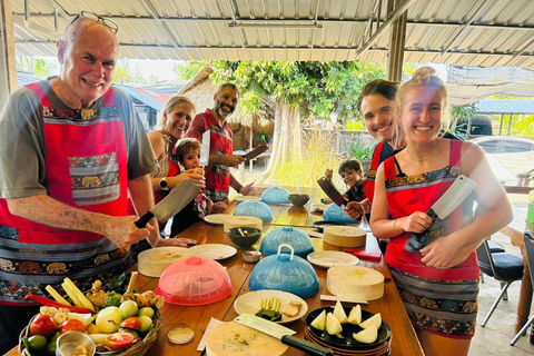 Chiang Mai: Lekcja gotowania, wycieczka po targu i ogrodzie tajskich ziół