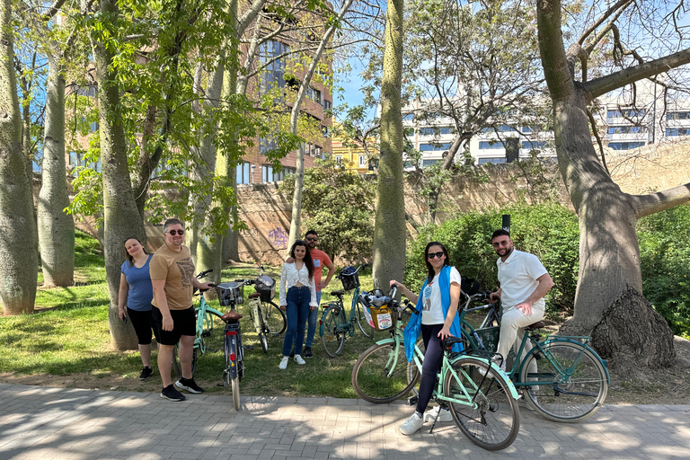 Valencia Visita Guiada en Bicicleta en Grupo ReducidoValencia Visita Guiada Compartida en Bicicleta en Grupo Reducido