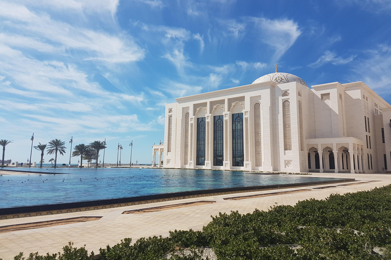 Von Dubai aus: Abu Dhabi Sheikh Zayed Moschee & Qasr Al Watan