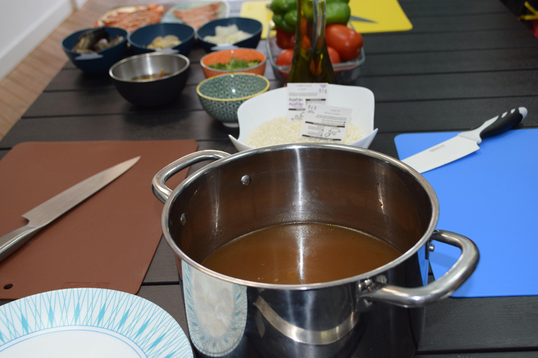 Madrid: Seafood Paella Masterclass Near Sol with Drinks Included