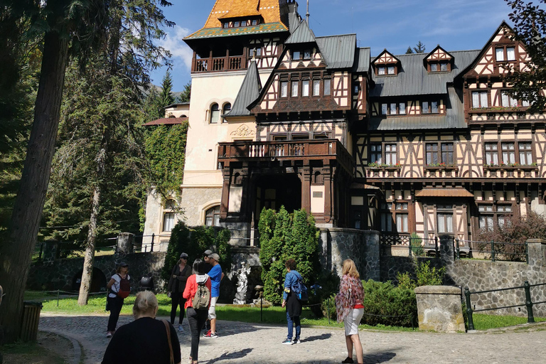 Day Trip to Bran Dracula&#039;s Castle and Peles Castle