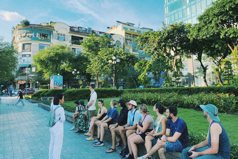Ho Chi Minh City: Downtown Walking Tour with Local Join-group tour