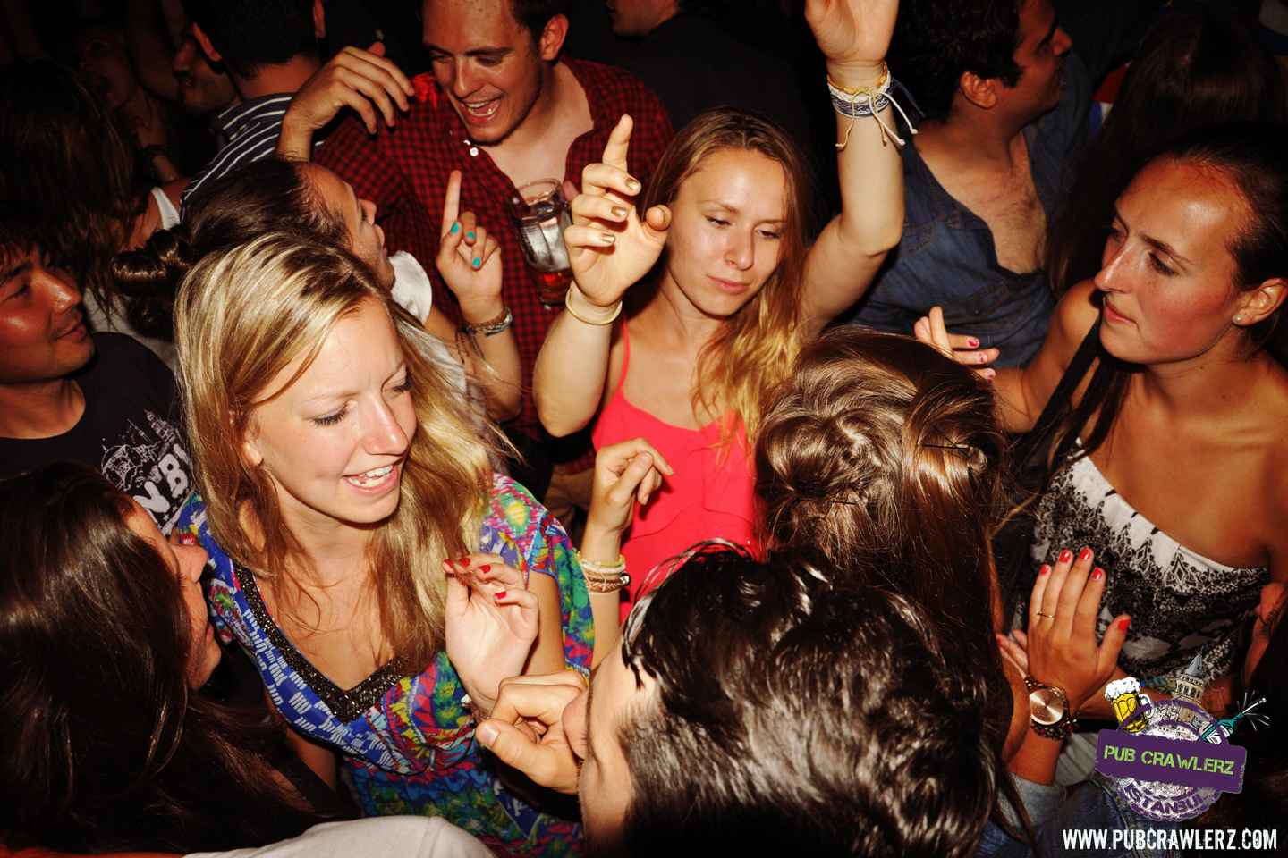 Explore Istanbul Night Life: Pub Crawl - Explore Istanbul Night Life: Pub Crawl