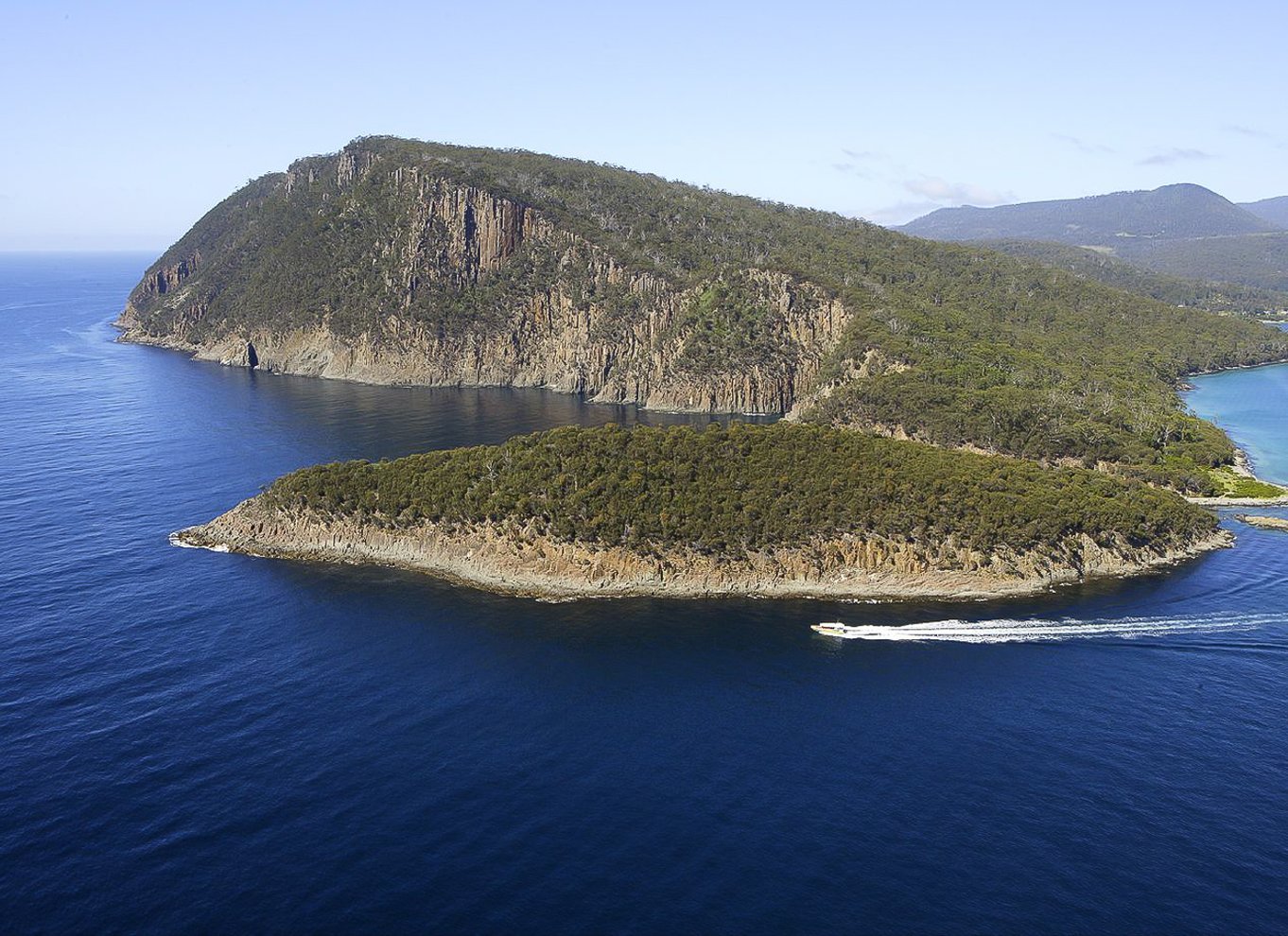 Hobart: Bruny Island Wilderness Coast Eco Cruise med frokost