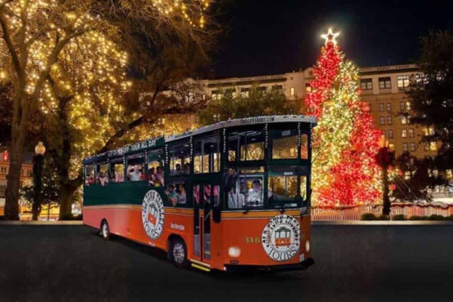 San Antonio: Trolley-Tour zu den Sehenswürdigkeiten und festlichen Nächten der Weihnachtszeit. Foto: GetYourGuide