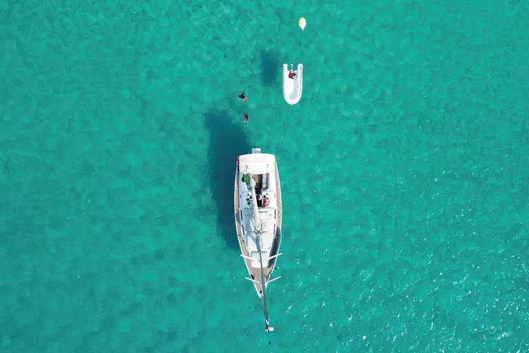 Cala Galdana - Full-day sailing trip (8 hours) Full-day sailing trip through the coves of southern Menorca (max. 4 people)