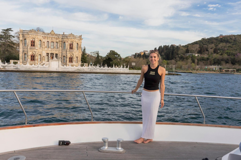 Istanbul: Bosphorus Sunset Cruise with Snacks and Wine Istanbul: Bosphorus Sunset Cruise without Wine