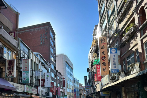 From Taipei: Beitou and Tamsui Private Day Tour 8-Hour Beitou and Tamsui Day Tour