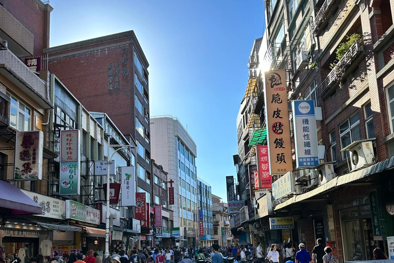 From Taipei: Beitou and Tamsui Private Day Tour 8-Hour Beitou and Tamsui Day Tour