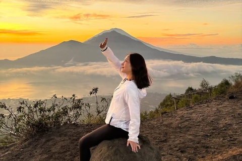 Bali: Mount Batur Sunrise Hike with Hot Springs & Breakfast