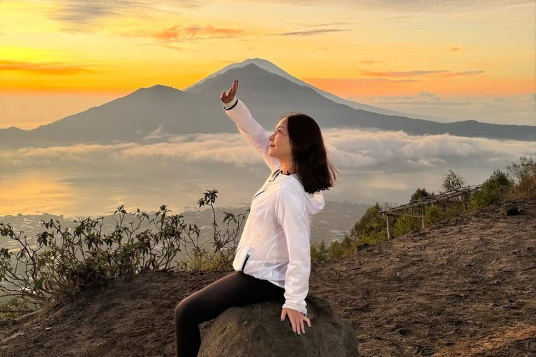 Bali: Mount Batur Sunrise Hike with Hot Springs & Breakfast