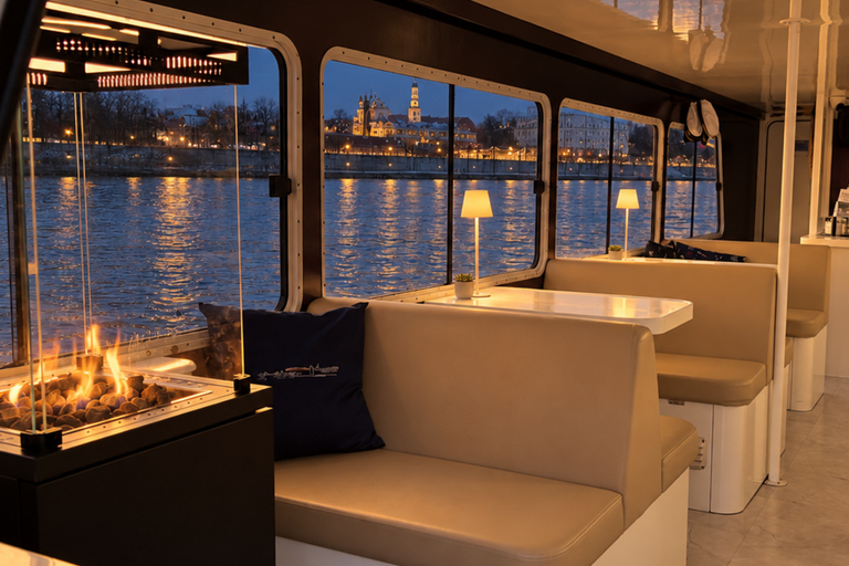 Warsaw: Heated Private Cruise - Food & Unlimited Mulled Wine