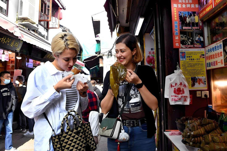 Shanghai: Zhujiajiao Water Town Boat Tour & Kung Fu Class