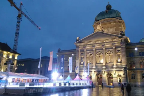 Bern: Political Walking Tour with a Diplomat