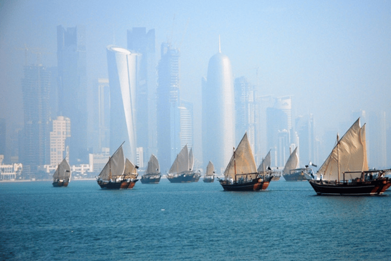 Doha: Sunset Dhow cruise inclusief ophaal- en terugbrengservice