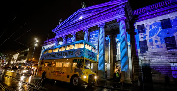 Dublin: Christmas Lights Festive Bus Tour with Afternoon Tea