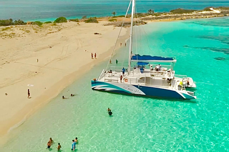 Montego Bay: Reggae Catamaran Cruise with Snorkeling
