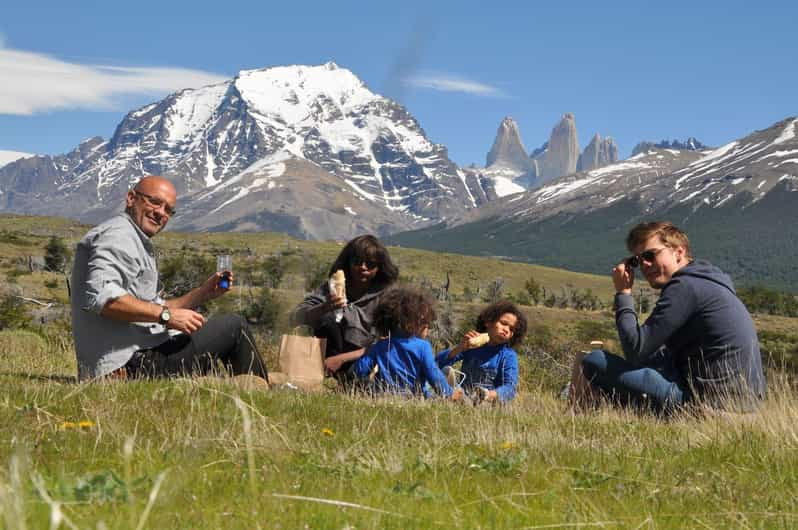 Excursión de un día a las Torres del Paine desde El Calafate | GetYourGuide