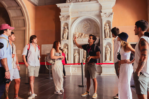 Barcelona: Montserrat-tour met rit en basiliekoptieBustransfer met rondleiding, zonder toegang tot de Basiliek