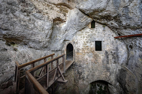 Zagabria: Escursione privata a Lubiana, alle grotte e al castello di Postumia