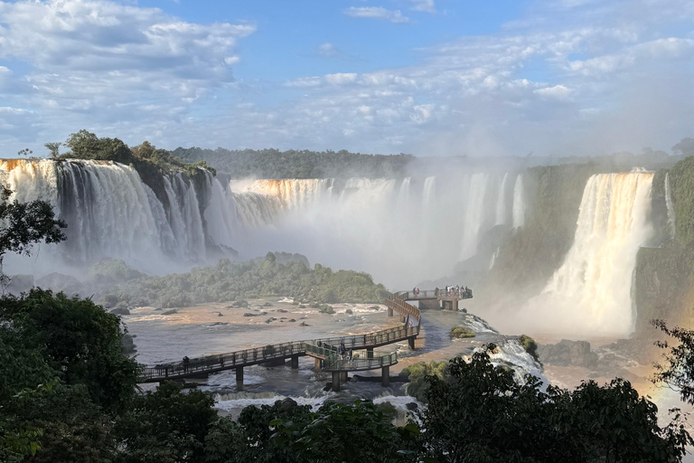 Visite privée d&#039;une journée au Brésil et en Argentine à côté des chutes d&#039;IguassúVisite privée d&#039;une journée des côtés brésilien et argentin des chutes