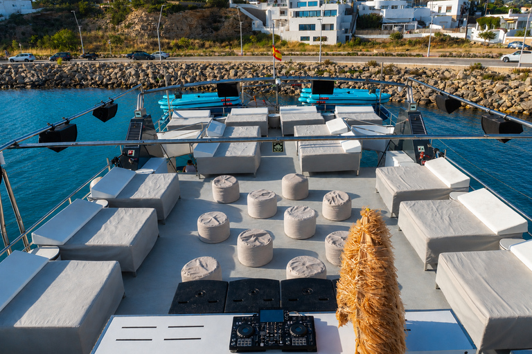 Ibiza: Boat to Formentera with VIP bed, open bar, breakfast, lunch, dinner Full Experience with Sunset (in advance, phase 3)