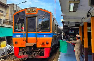 Bangkok: Rundgang zu versteckten Highlights mit lokaler Zugfahrt