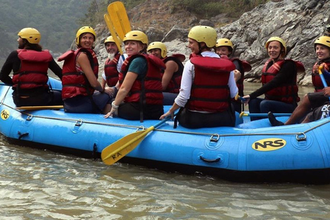 Pokhara: Aventura de 2 dias de caminhada e rafting no Australian Camp