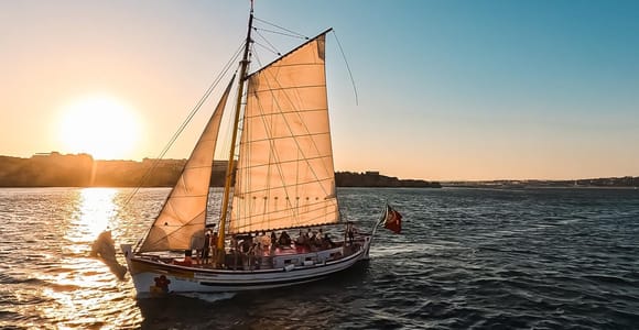 Lagos: Sunset Sail aboard a Traditional Boat with Prosecco