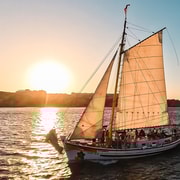 Lagos : Croisière au coucher du soleil à bord d'un bateau traditionnel avec Prosecco