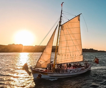 Lagos: Sunset Sail aboard a Traditional Boat with Prosecco