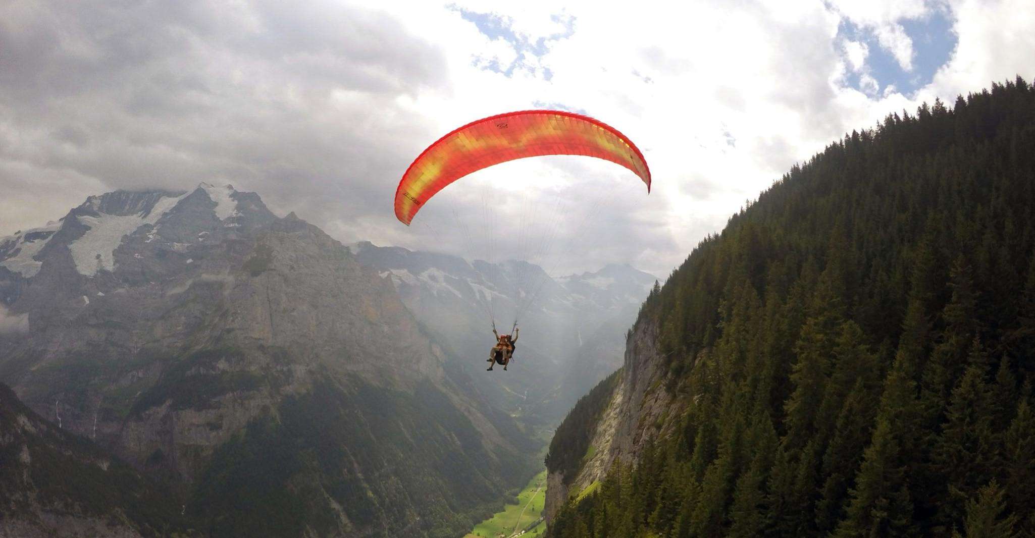 Mürren, Paragliding over Lauterbrunnen Cliffs and Waterfalls - Housity