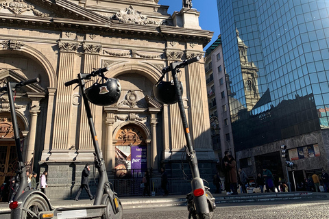 Santiago: Tour della città in scooter elettrico con pranzo