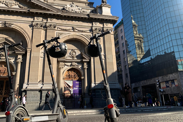 Santiago: Tour della città in scooter elettrico con pranzo