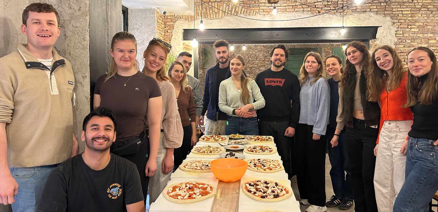 Rom: Pizza- und Tiramisu-Kurs mit Wein, Gelato und Limoncello Rom: Pizza- und Tiramisu-Kurs mit Wein, Gelato und Limoncello