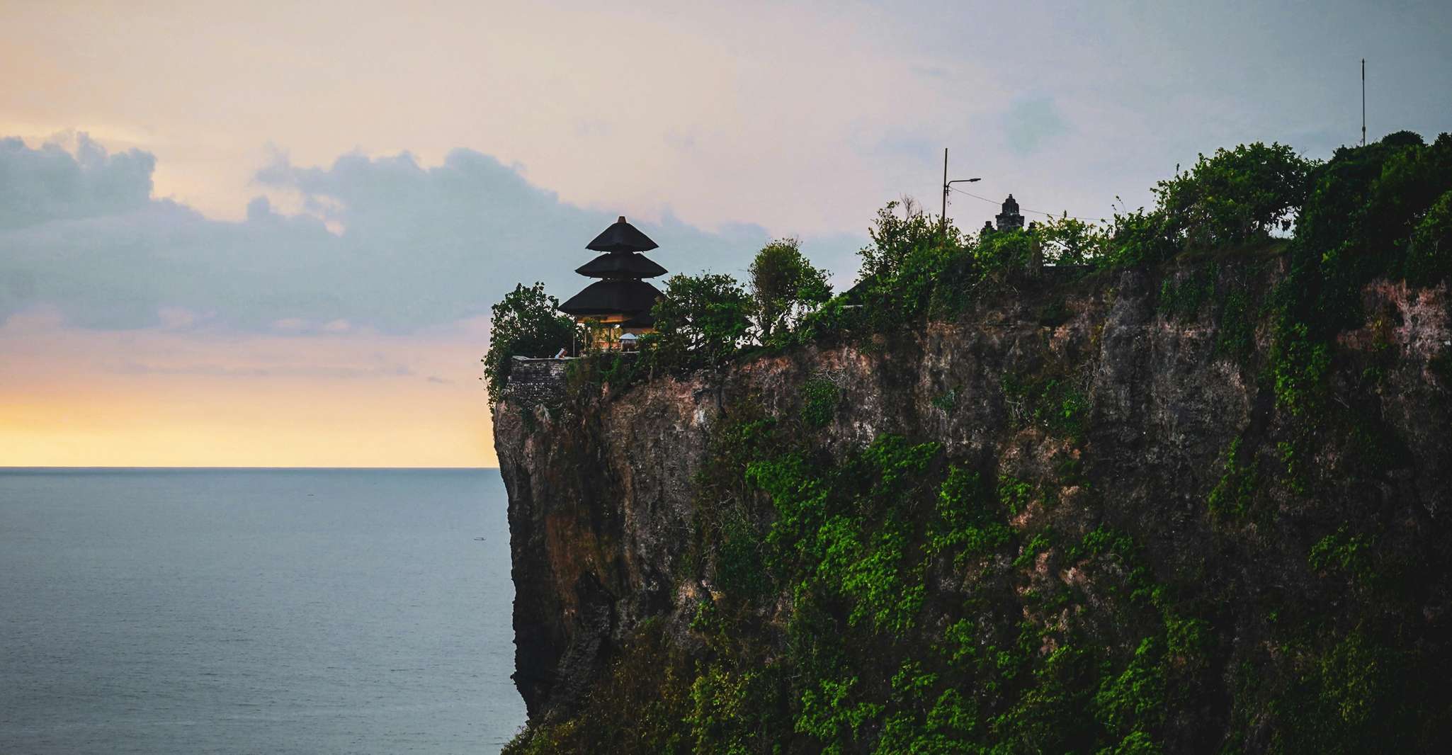 Best of Uluwatu Sunset, Kecak Dance with Dinner in Jimbaran - Hizvo