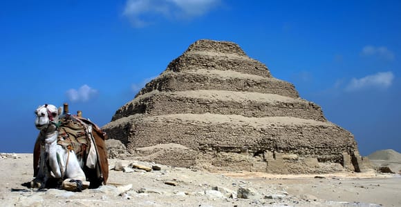 Kairo: Private Tour zu den Pyramiden von Gizeh und Sakkara mit Mittagessen