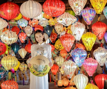 Hoi An/Da Nang: Private Photoshoot & Guided Walking Tour