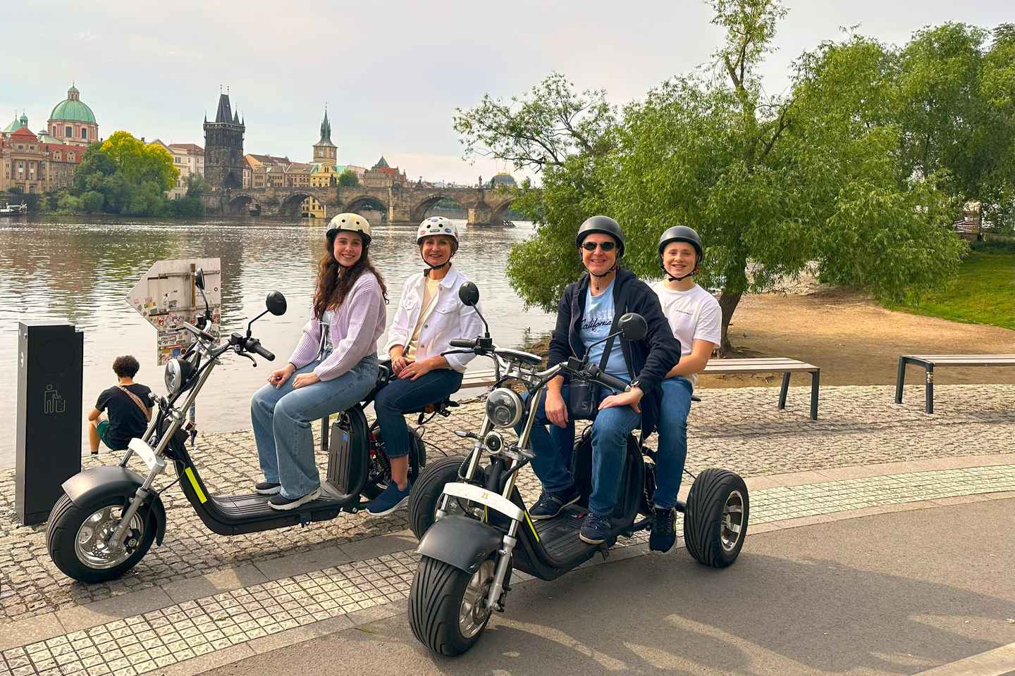 Prague: Panoramic Viewpoints Guided Electric Tricycle Tour