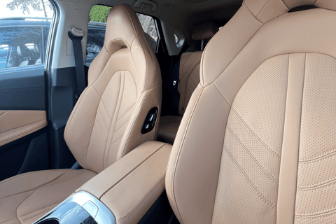 Kigali INTL Airport: Luxury Roundtrip Transfer Service 2024 Luxury Car SUV