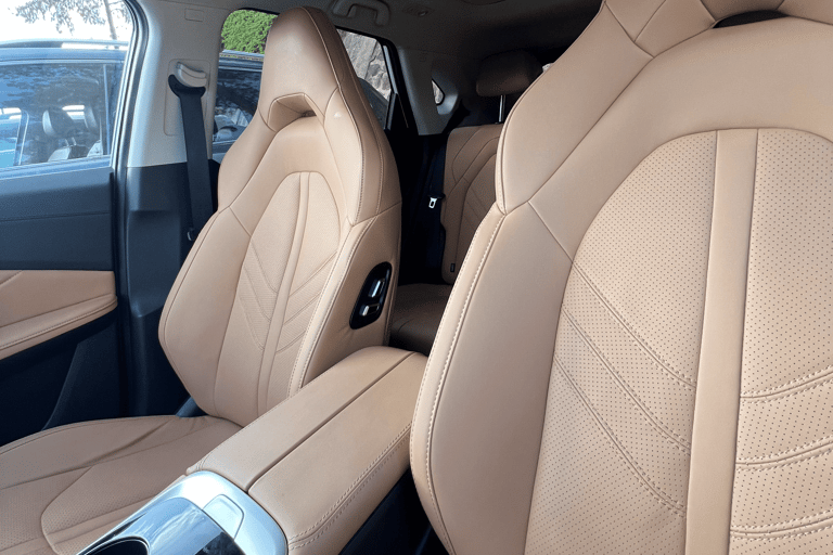Kigali INTL Airport: Luxury Roundtrip Transfer Service 2024 Luxury Car SUV