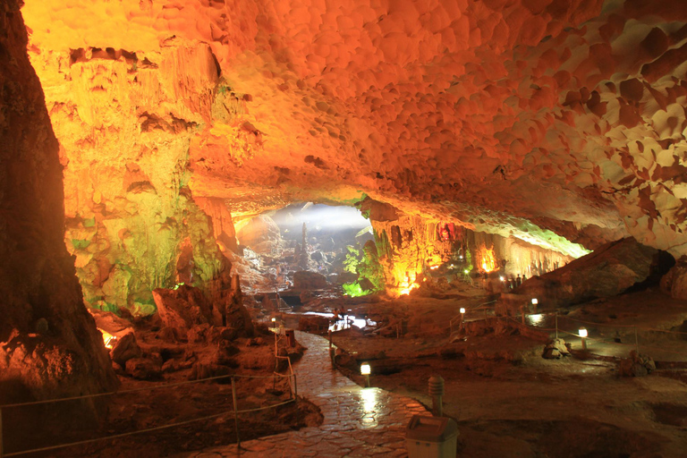 Best verkocht: Halong Bay Deluxe Cruise Dagtrip vanuit HanoiBest verkocht: Halong Bay Deluxe Cruise Dagtocht vanuit Hanoi