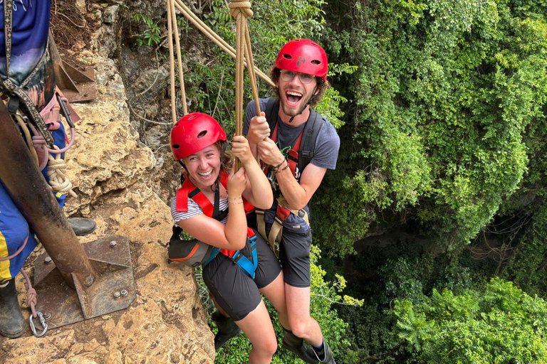 Yogyakarta : Excursión guiada a la cueva de Jomblang y a la cueva de Pindul