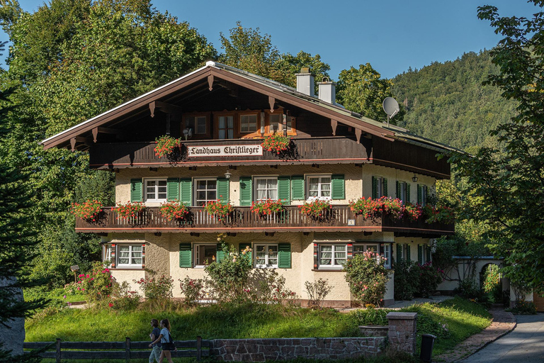 With Peter from Munich to Königssee: Includes Malerwinkl & boat trip (max. 6 people) With Peter from Munich to Königssee: incl. Malerwinkl & boat trip (max. 6 people)