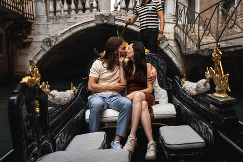 Venice With Professional Photographer Express Photoshoot in Rialto